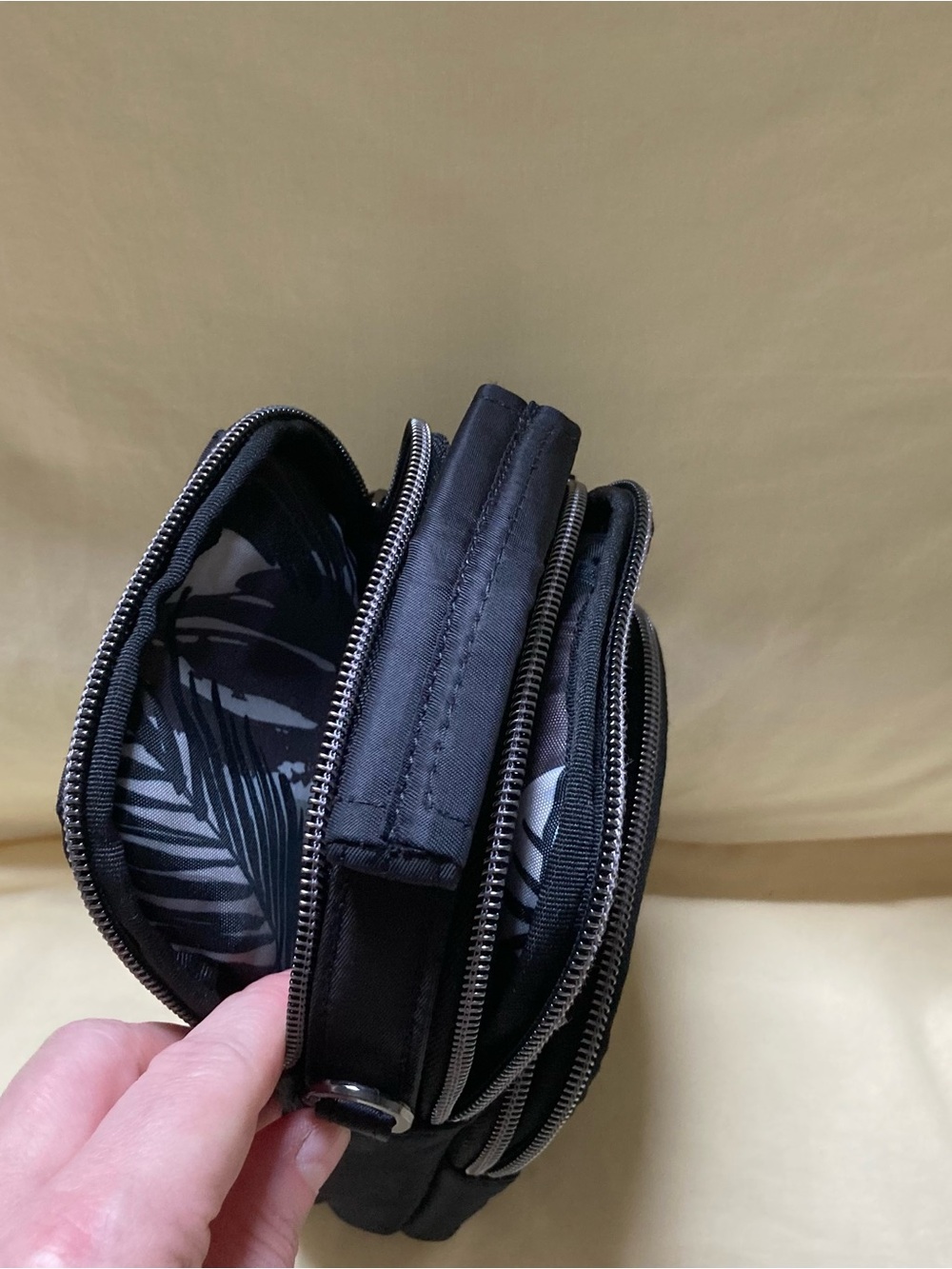 Lug skeeter black quilted crossbody bag - Picture 10 of 13